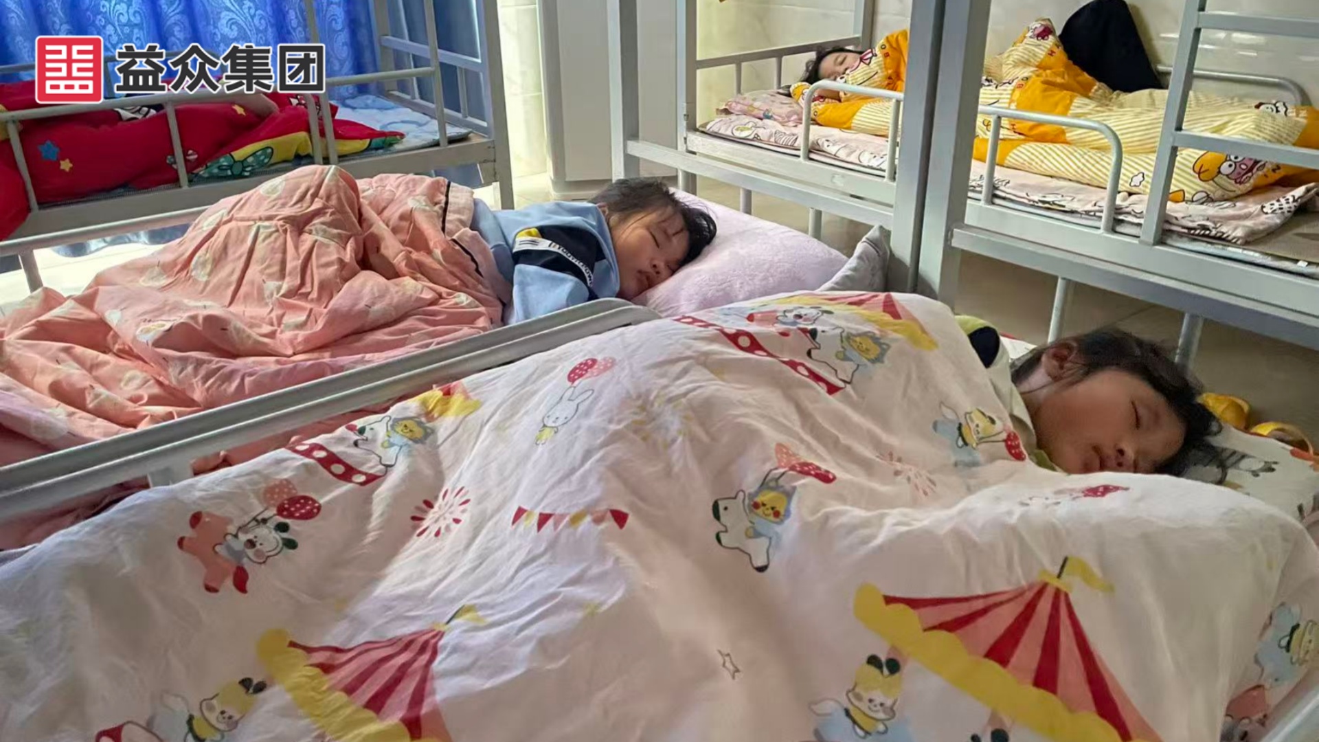 午休秩序井然，學(xué)生安然入睡1_副本